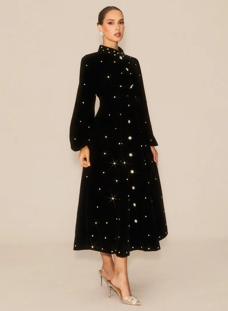 سنفير فستان مخملي متوسط الطول مزين بكريستال أسود فاخر